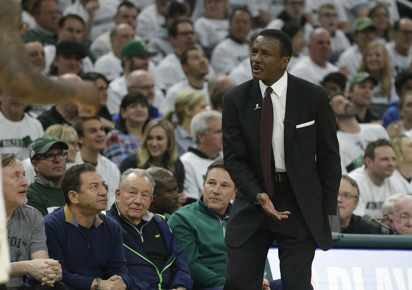 Bucks 121, Pistons 86
